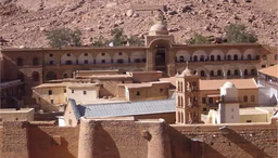 ⛪ دير سانت كاترين: أقدم دير في العالم وأهم معالم سيناء 🗝️🏜️