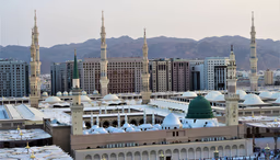 المدينة المنوّرة: سيرة المكان الذي يسكن القلب
