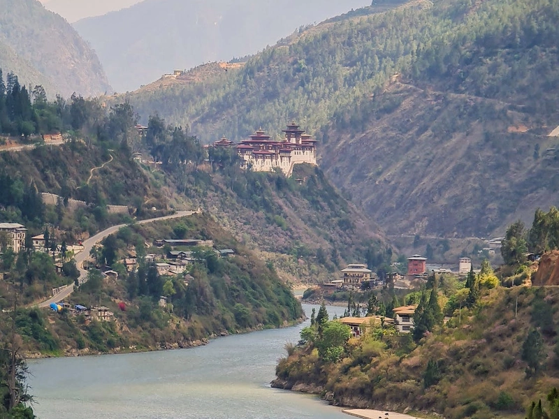 مملكة بوتان أول دولة سالبة الكربون في العالم