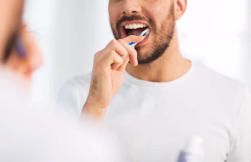 فرشاة الأسنان... هل تعرف ما كنت تضع في فمك وعواقبه؟