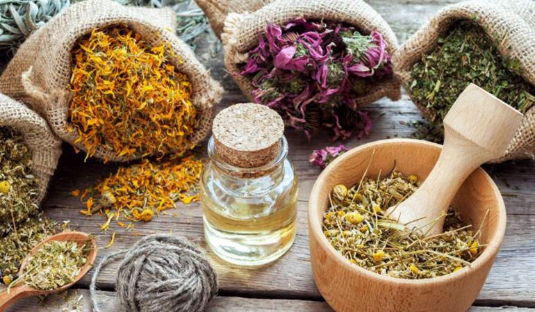 حقيقةالتداوى بالأعشاب 