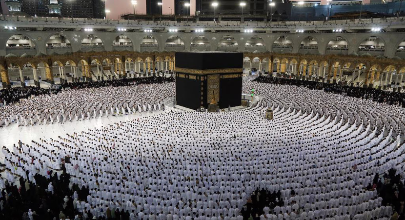 أقدام على الأرض، وقلب في السماء: رحلتي إلى بيت الله مع أمّي