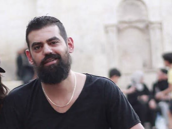 داخل قسمة البشر إلى قسمين /ذكر وأنثى/