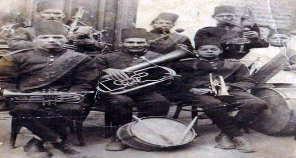 لابسين مزيكا ..حين يصبح الصمت فعل أمر !