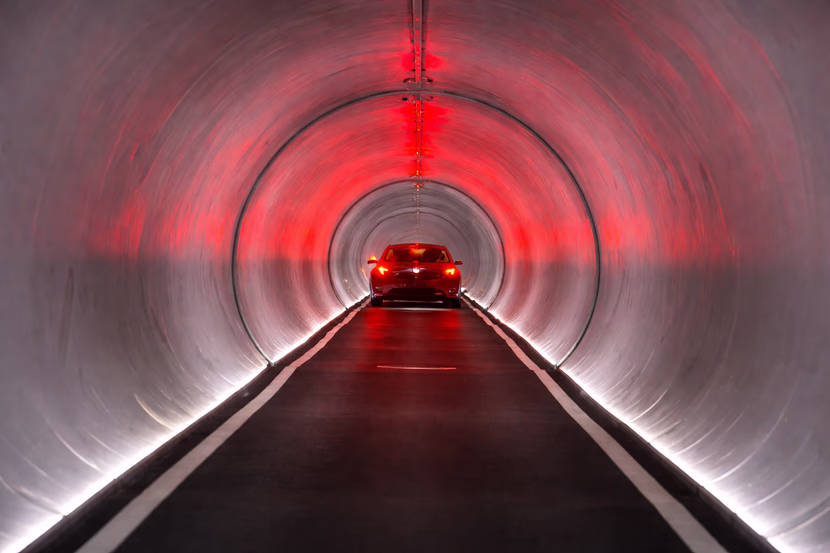 الرحلة الملحمية: قصة نجاح إيلون ماسك من الصفر إلى قيادة المستقبل