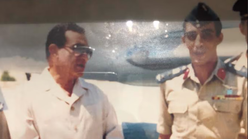 طيار الرؤساء.. شاهد على دموع السادات وانضباط مبارك وصمت شارون