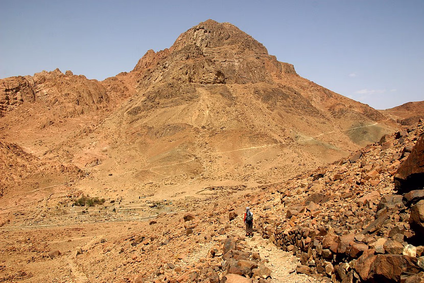 ⛪ دير سانت كاترين: أقدم دير في العالم وأهم معالم سيناء 🗝️🏜️