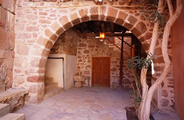 ⛪ دير سانت كاترين: أقدم دير في العالم وأهم معالم سيناء 🗝️🏜️