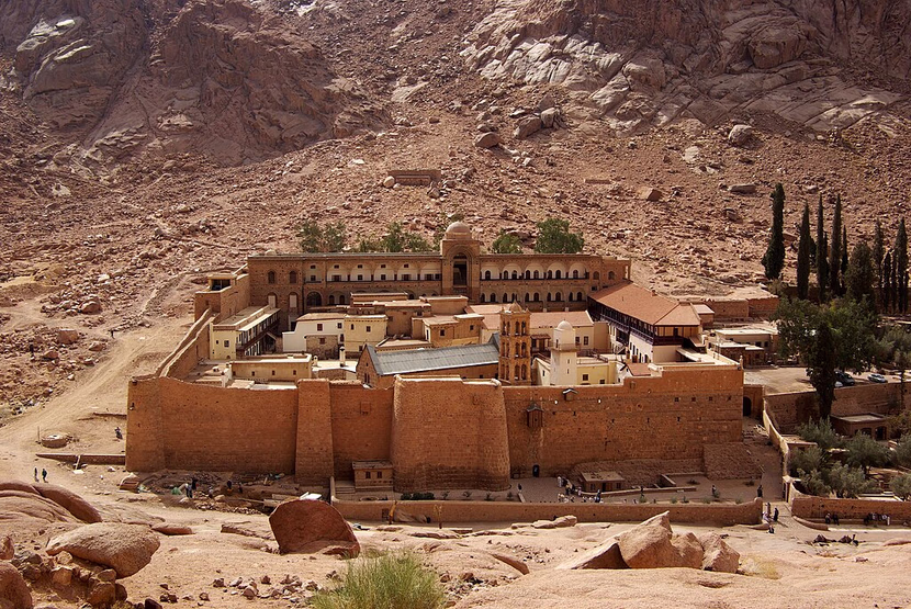 ⛪ دير سانت كاترين: أقدم دير في العالم وأهم معالم سيناء 🗝️🏜️