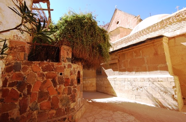 ⛪ دير سانت كاترين: أقدم دير في العالم وأهم معالم سيناء 🗝️🏜️