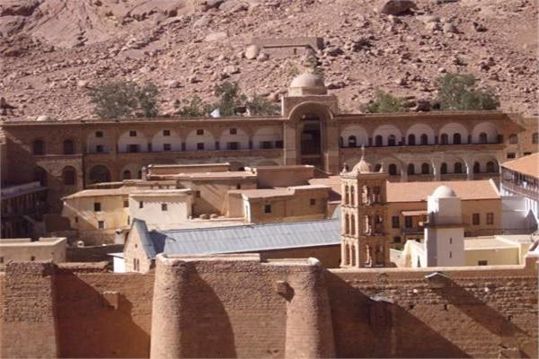 ⛪ دير سانت كاترين: أقدم دير في العالم وأهم معالم سيناء 🗝️🏜️