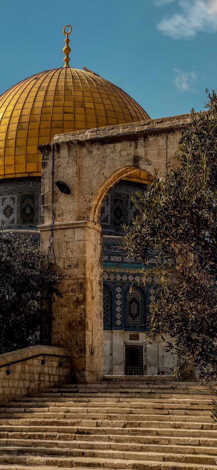 وجهة السياحة الدينية أم للسياحة السوداء؟ إلى ماذا ينوي الكيان تحويل الأراضي المقدسة؟