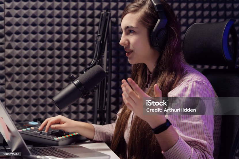هل تريد ان تكون مقدم بودكاست