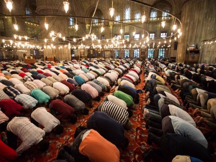 أول رمضان في حياة المسلمين الجدد (قصص و تحديات )