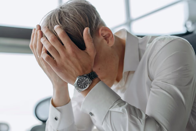 الحقد الغيرة تشويه السمعة مؤامرات اتجاة المميزين في بيئة العمل لإسقاطهم الأسباب وكيفية التعامل معهم