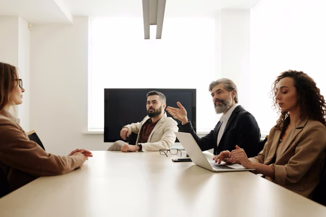 الحقد الغيرة تشويه السمعة مؤامرات اتجاة المميزين في بيئة العمل لإسقاطهم الأسباب وكيفية التعامل معهم