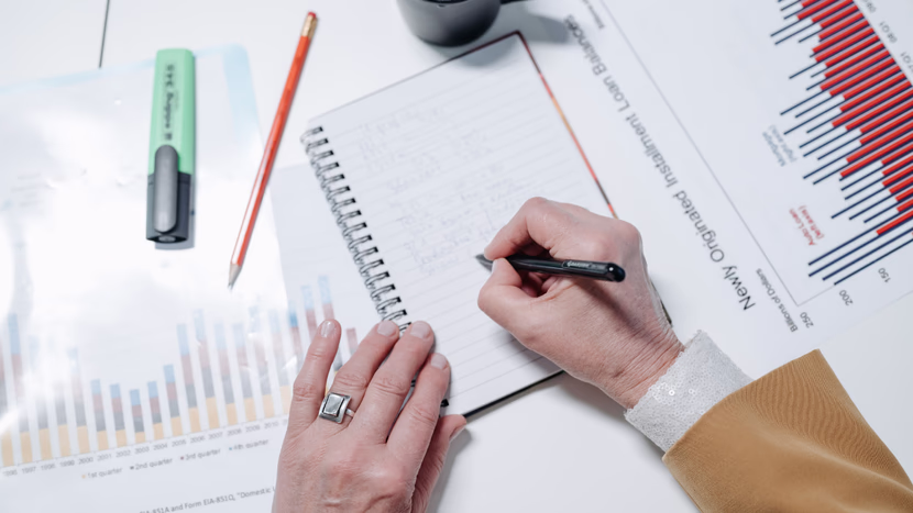 كيفية كتابة تقرير في 7 خطوات بطريقة احترافية