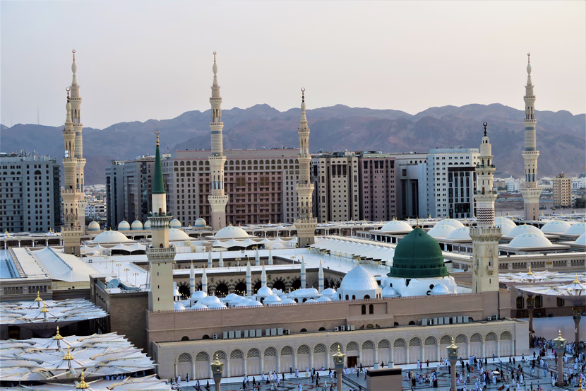 المدينة المنوّرة: سيرة المكان الذي يسكن القلب