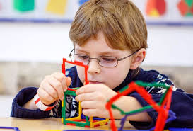 أطفال التوحد: التحديات و الاحتياجات الخاصة