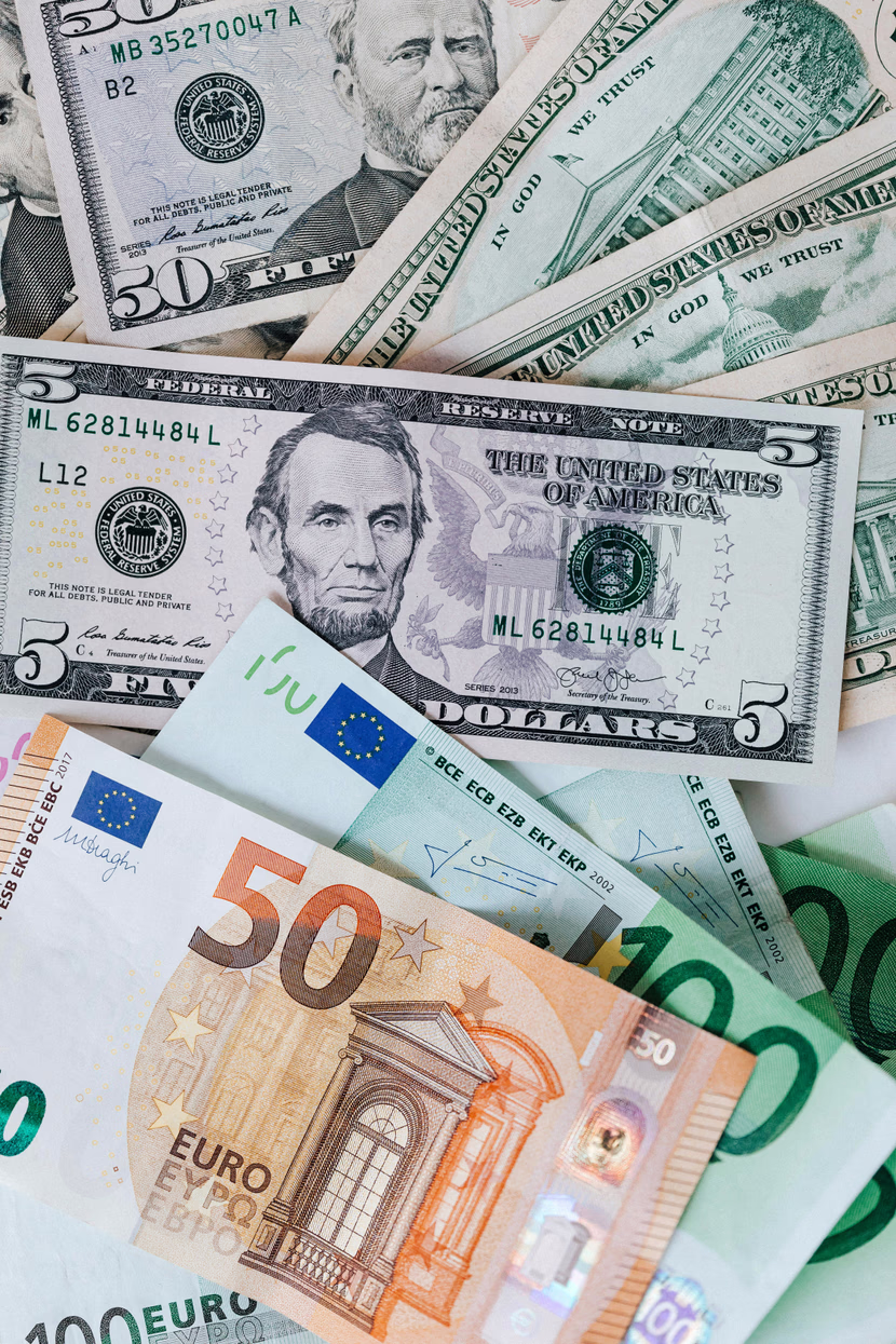 💰 الربح من الذكاء الاصطناعي بين الحقيقة والخيال