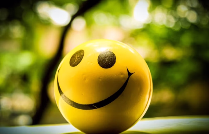 “نورمان كوزينز” قصة مواجهة الصعاب بالتفاؤل والقوة الثلاثية للضحك