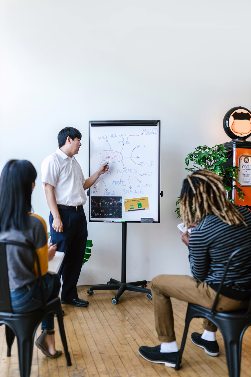 كيف تبدأ الاستثمار وتنمّي دخلك بذكاء: دليل عملي لتحقيق الحرية المالية..