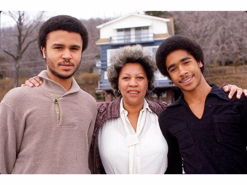 من مشاهير الشخصيات المؤثرة، والملهمة في الأدب الأمريكي:
توني موريسون التي جعلت من الألم حكايات تحرر الوعي.