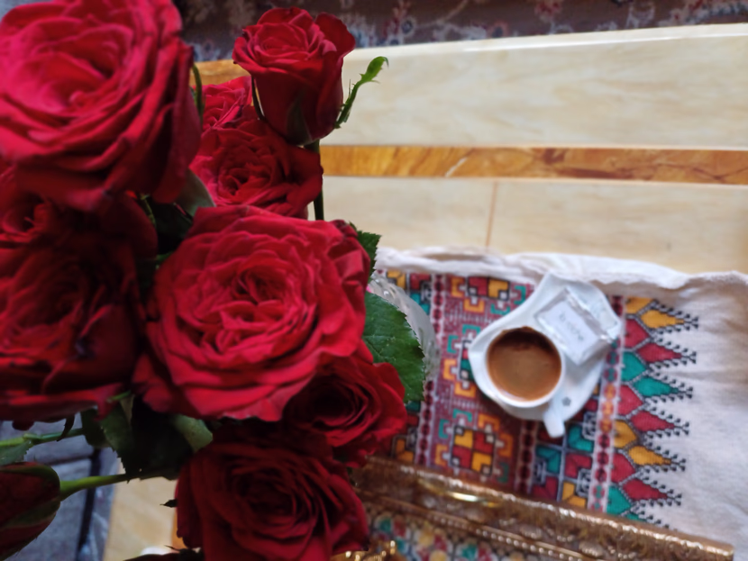 الحياة: رحلة معقدة بين الفرح والتحديات